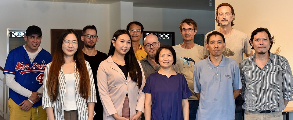 சிம்ல் டிஃபரன்ட் கம்பெனியின் முக்கிய குழு